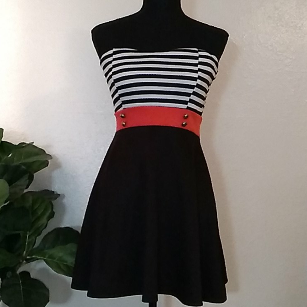 Black, white & res January 7 dress Size M